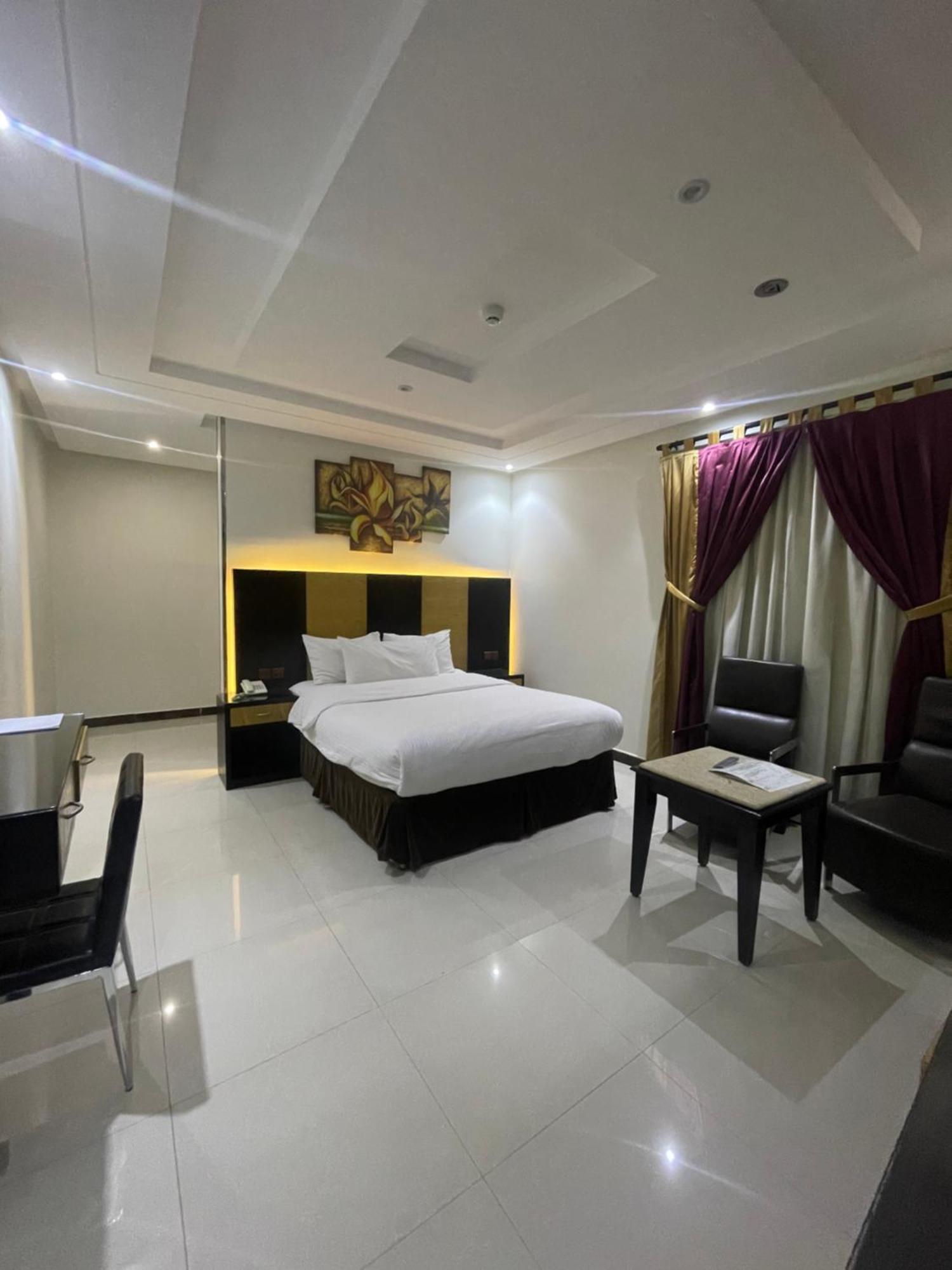 Tulip Al Rawdah Riade Exterior foto