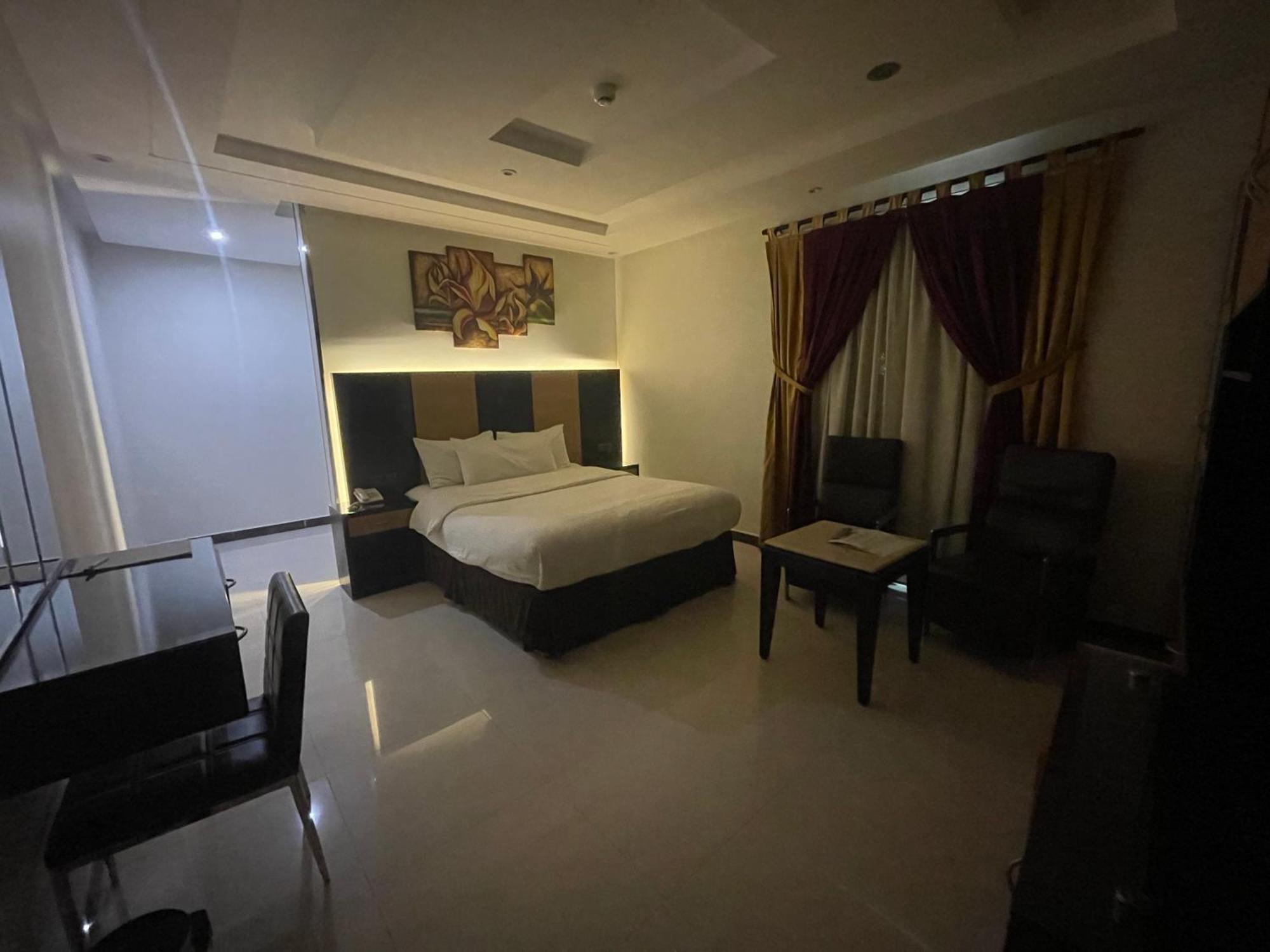 Tulip Al Rawdah Riade Exterior foto