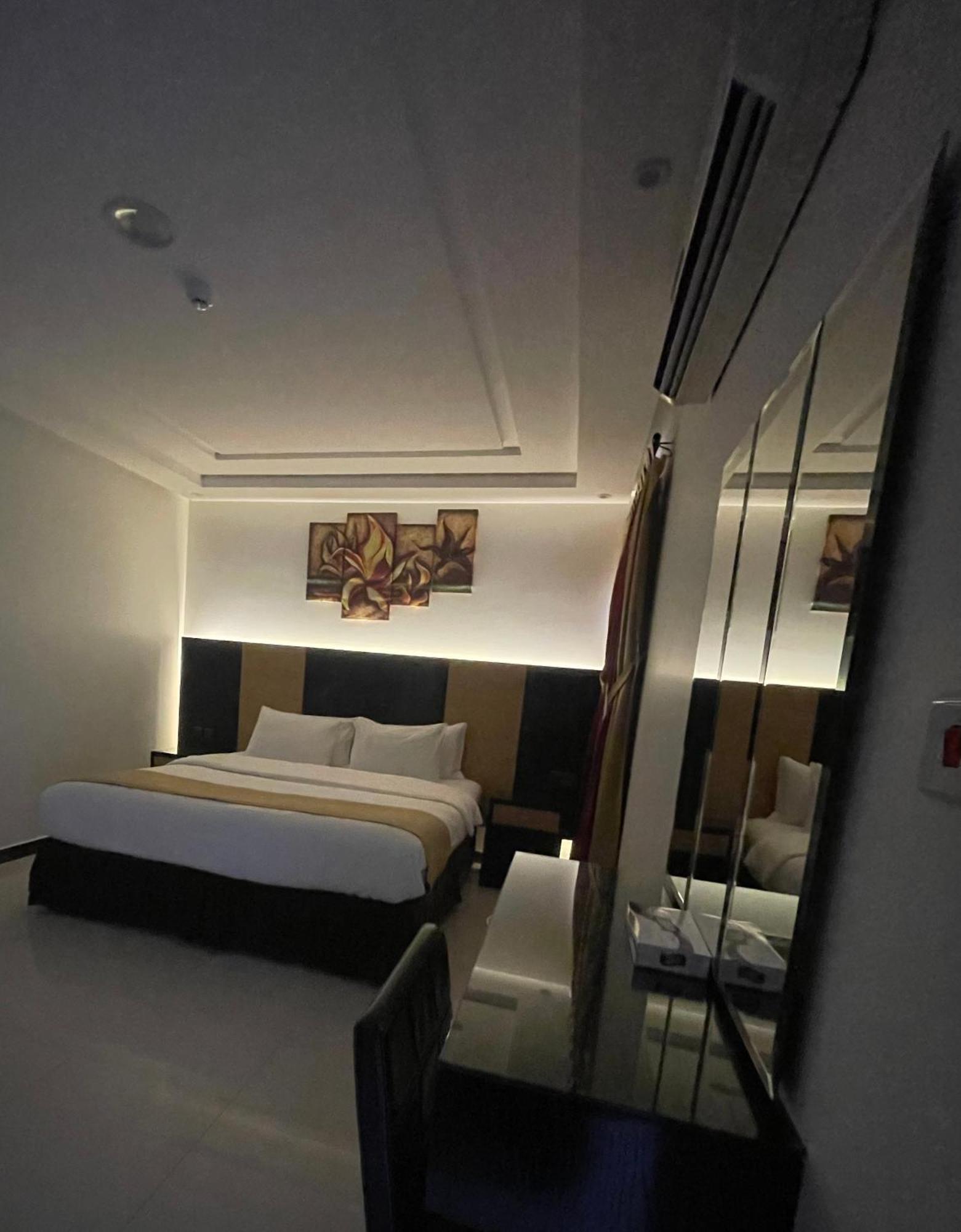 Tulip Al Rawdah Riade Exterior foto