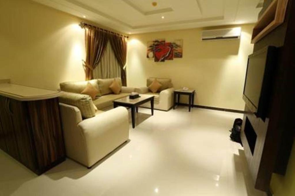 Tulip Al Rawdah Riade Quarto foto